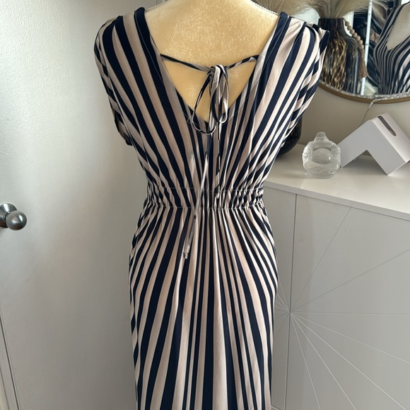 British Brand- Mina UK chevon stripped dress in navy blue and dove grey. - Picture 8 of 10